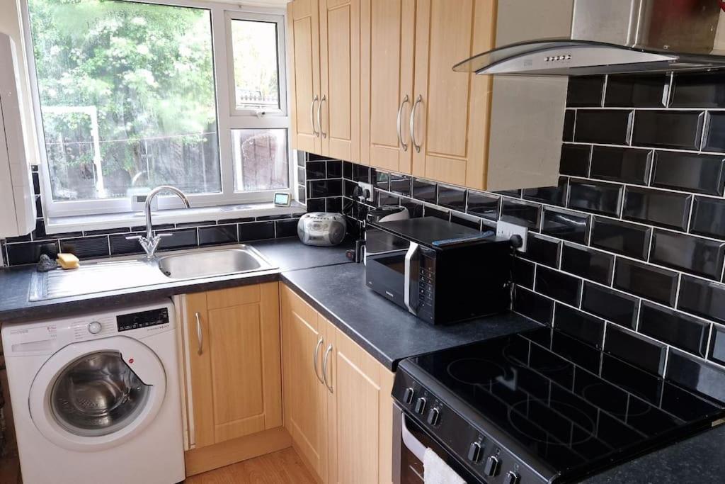 4 Bedroom Perfect Home For The Family Getaway Birmingham Esterno foto